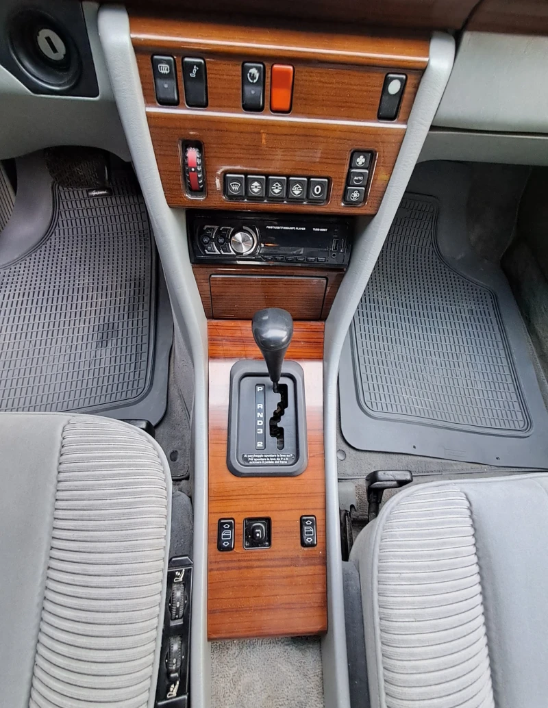 Mercedes-Benz 124 300D Automat 32000km! ЧИСТО НОВ AMG ПАКЕТ В ЦЕНАТА, снимка 15 - Автомобили и джипове - 53585103