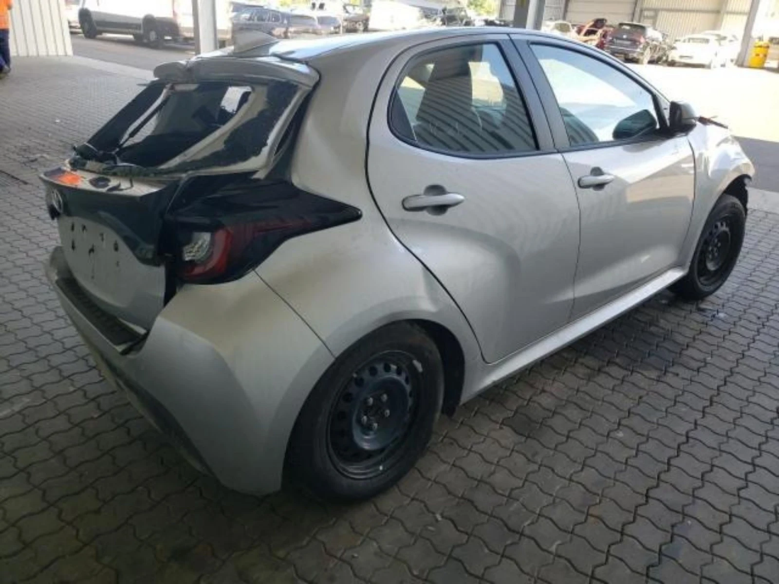 Toyota Yaris 1.i comfort - [1] 