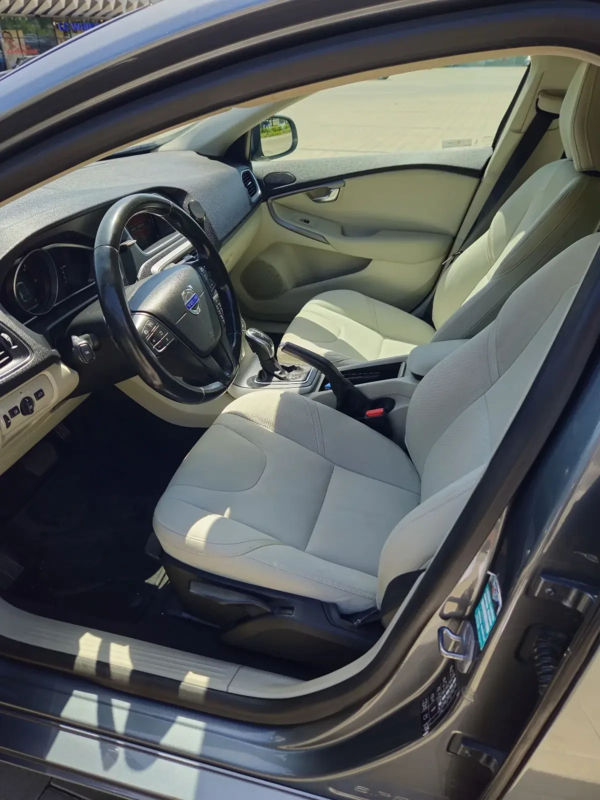 Volvo V40 D2 - изображение 8