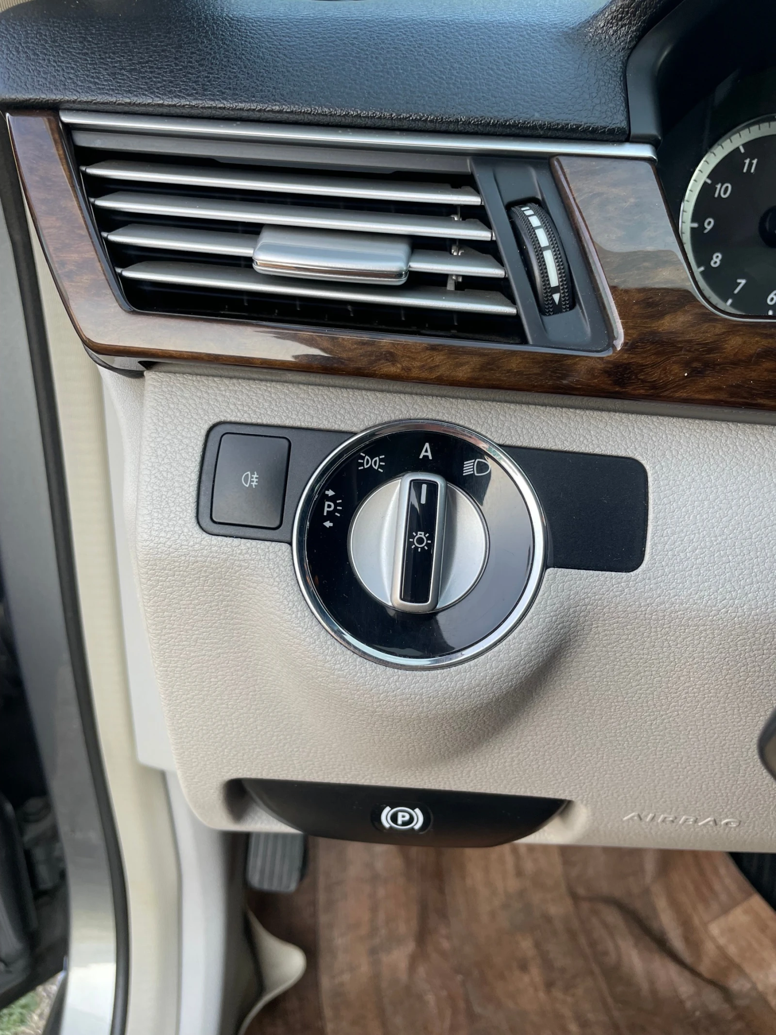 Mercedes-Benz E 220  - изображение 6