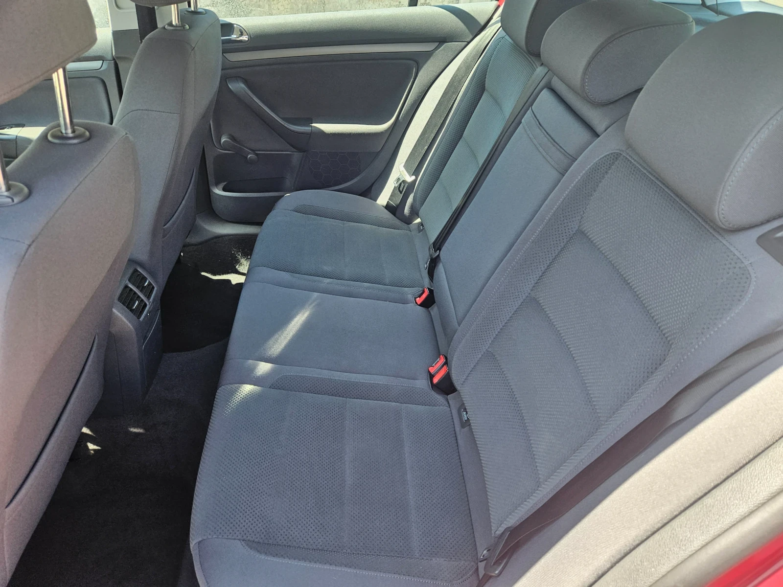 VW Golf 1.6 102 к.с. / АВТОМАТИК - изображение 9