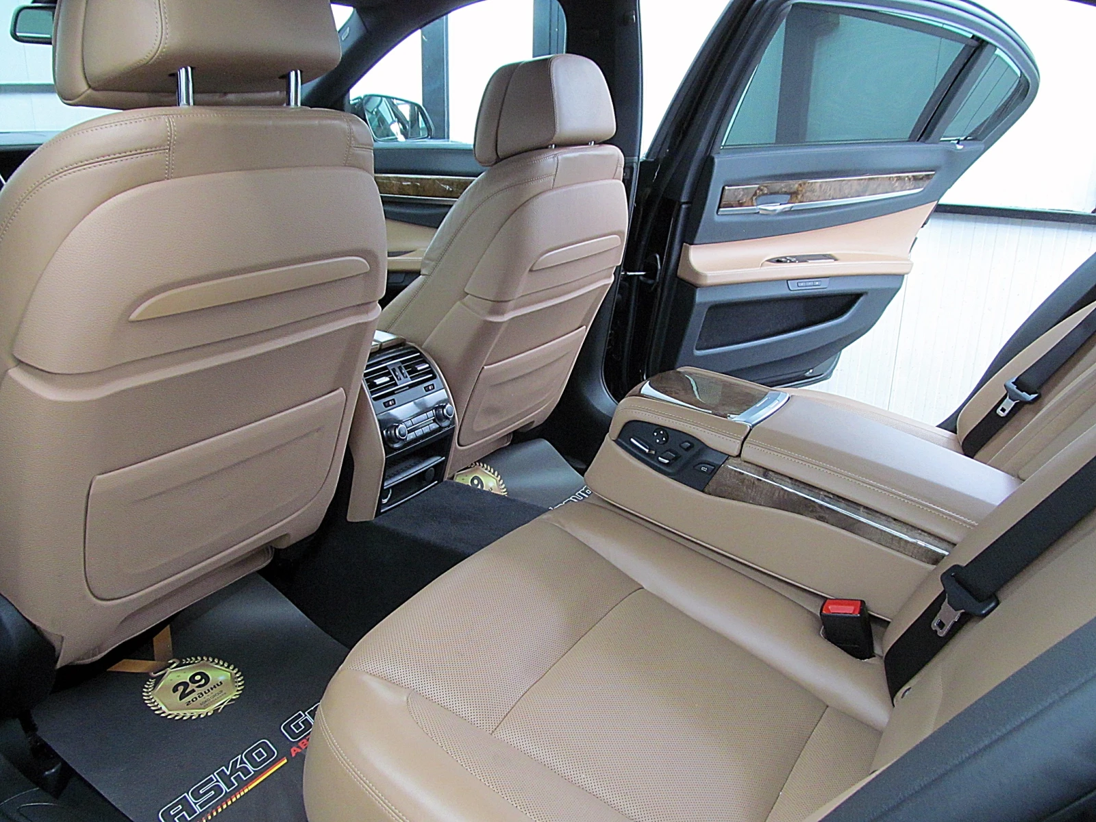 BMW 750 Xdrive /M-paket/LONG/KeylesGo/СОБСТВЕН ЛИЗИНГ - изображение 9