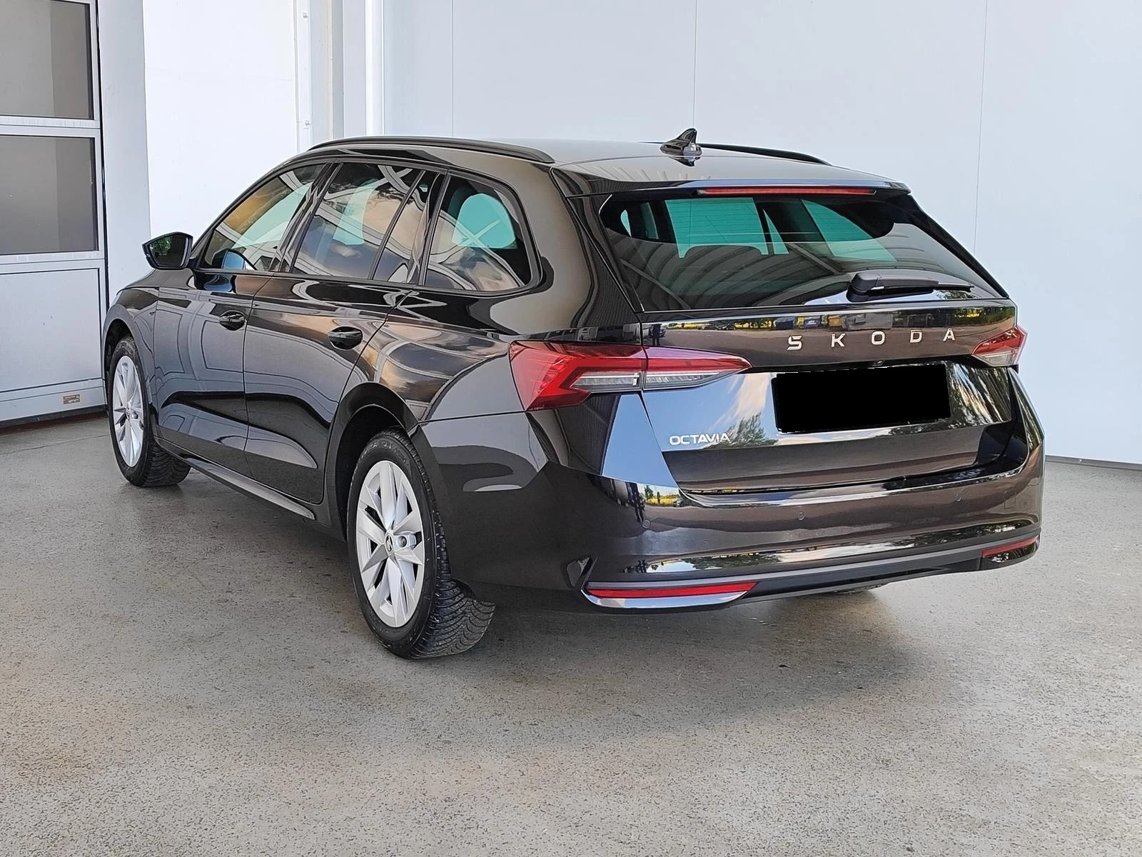 Skoda Octavia 2.0TDI* CAM* KEYLESS* LED* CARPLAY*  - изображение 4