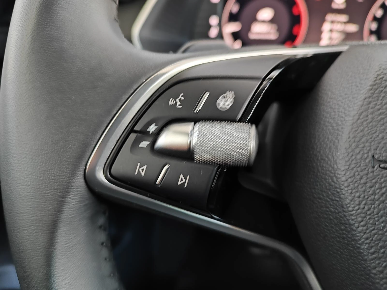 Skoda Octavia 2.0TDI* CAM* KEYLESS* LED* CARPLAY*  - изображение 8