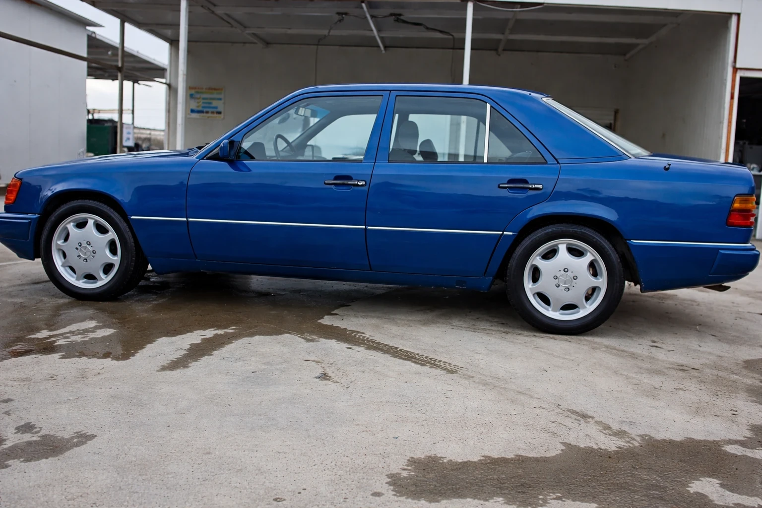 Mercedes-Benz 124 E300D АВТОМАТИК НИВОМАТ КЛИМАТРОНИК  ЦЕНА ДО 30.03, снимка 5 - Автомобили и джипове - 53852801