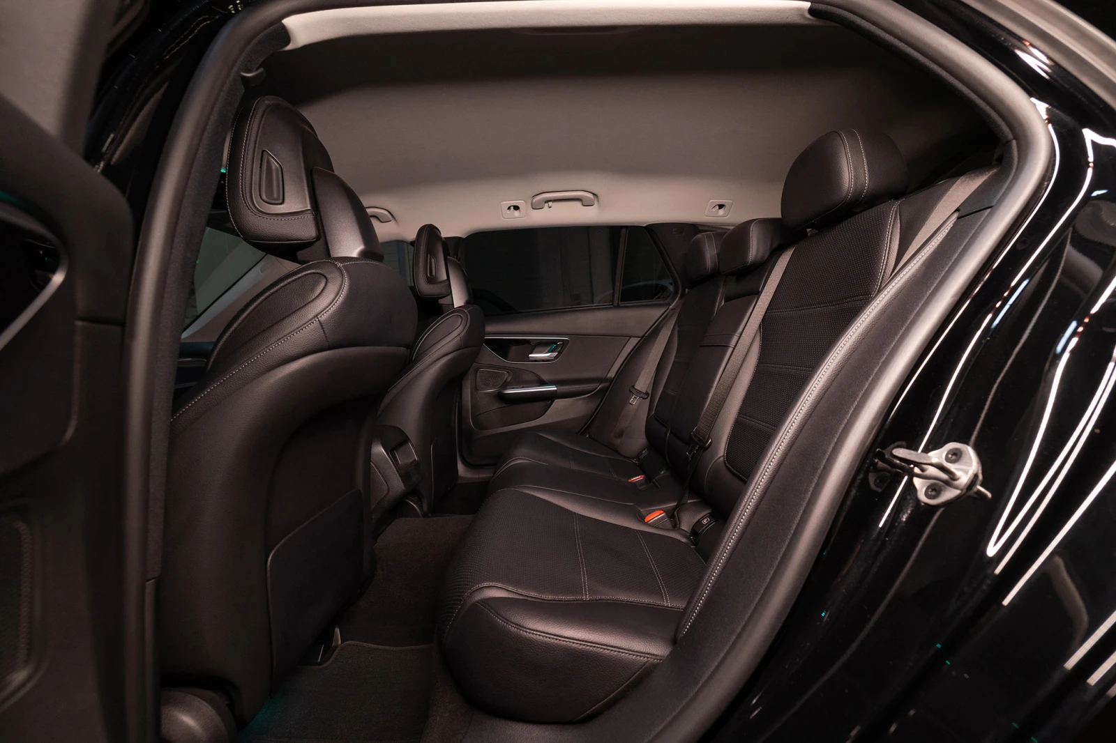 Mercedes-Benz C 300 D* AMG Line * EQ Boost 9G-tronic * AppleCar Play | Mobile.bg � ����������� 12