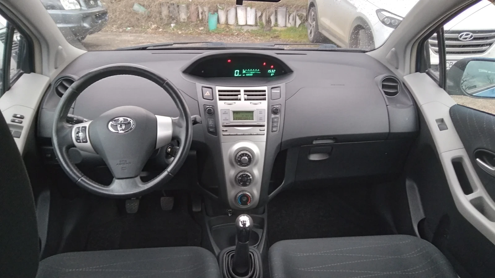 Toyota Yaris 1.3 I  87кс.Бензин, снимка 7 - Автомобили и джипове - 54296962