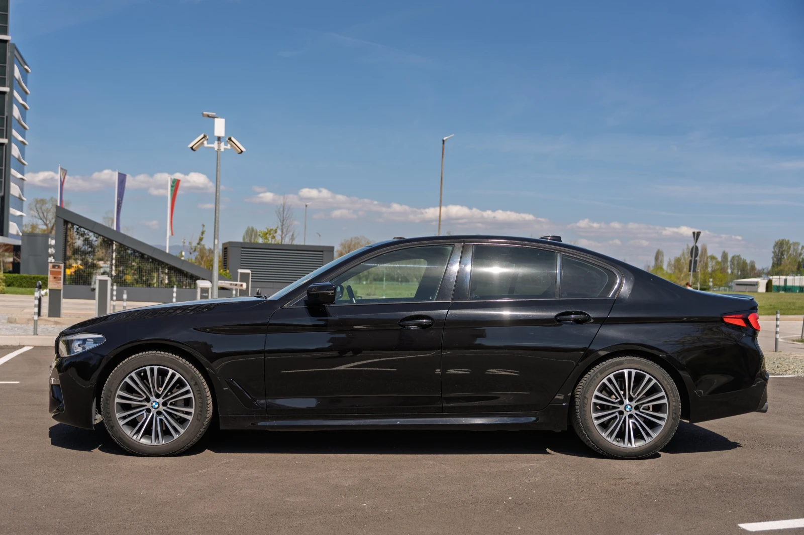 BMW 530 i xDrive, снимка 14 - Автомобили и джипове - 54312978