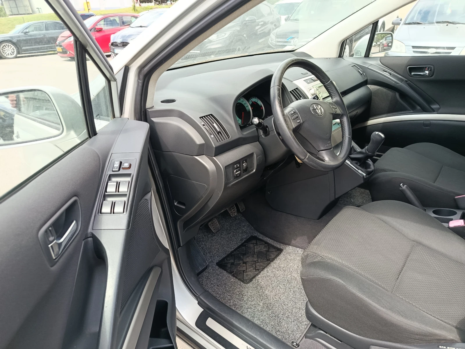 Toyota Corolla verso 1.6VVTI* Нов внос* Италия* , снимка 10 - Автомобили и джипове - 54571970