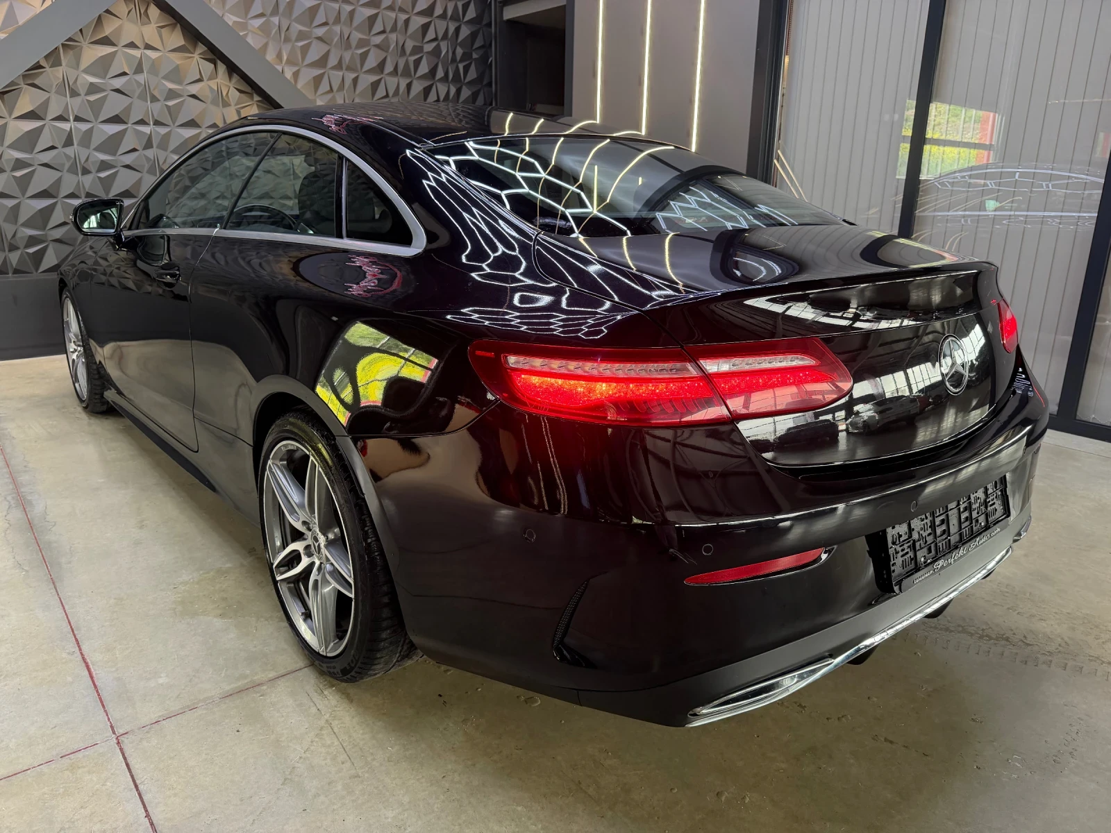 Mercedes-Benz E 220 d COUPE * AMG * BURMESTER * LED * КАМЕРА * , снимка 3 - Автомобили и джипове - 54695376