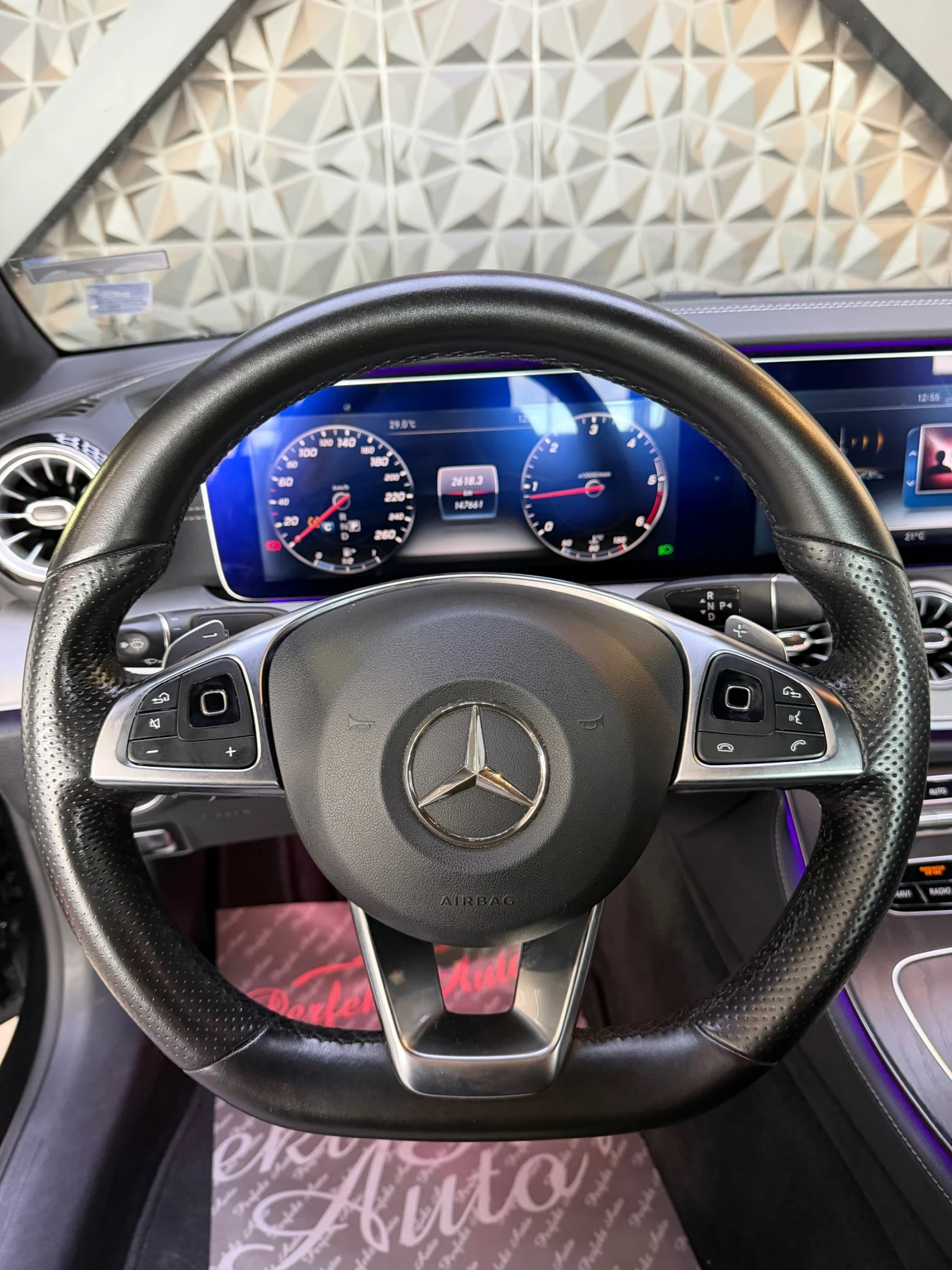 Mercedes-Benz E 220 d COUPE * AMG * BURMESTER * LED * КАМЕРА * , снимка 8 - Автомобили и джипове - 54695376