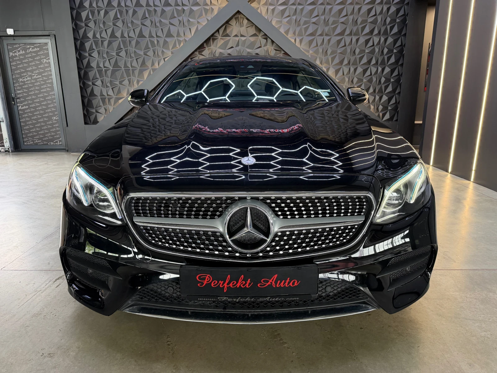 Mercedes-Benz E 220 d COUPE * AMG * BURMESTER * LED * КАМЕРА * , снимка 2 - Автомобили и джипове - 54695376