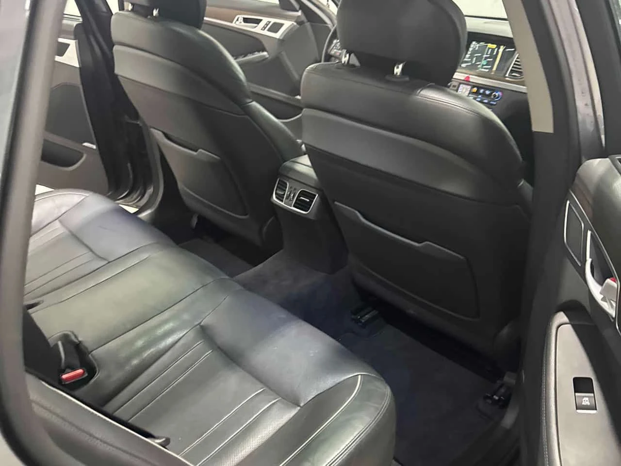 Hyundai Genesis | Luxury | ДВА КЛЮЧА | ПАНОРАМА | ПОДГРЕВ | , снимка 17 - Автомобили и джипове - 54756459
