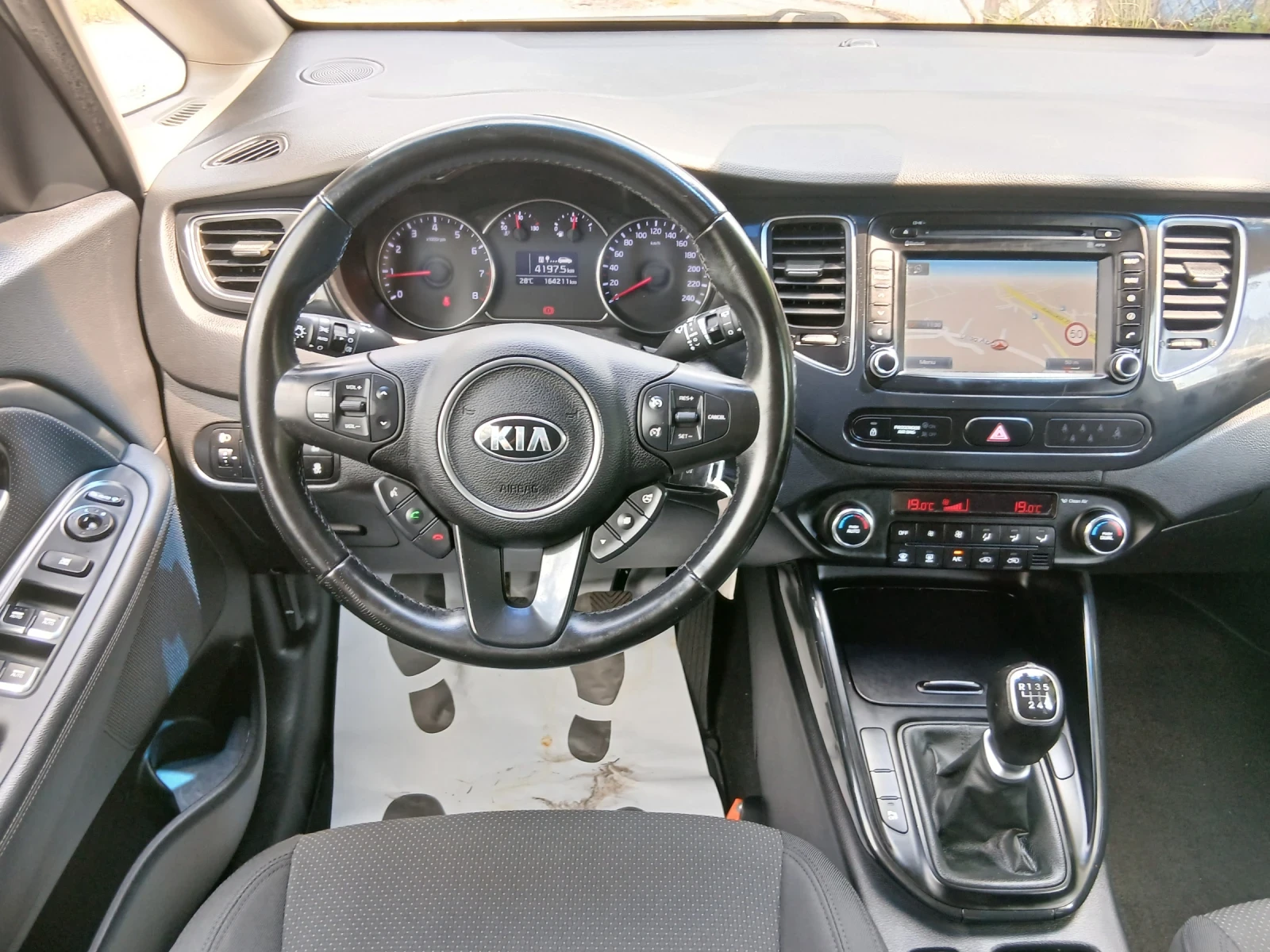 Kia Carens 1.6 135к.с. 6+ 1 м. Камера, снимка 10 - Автомобили и джипове - 55067857