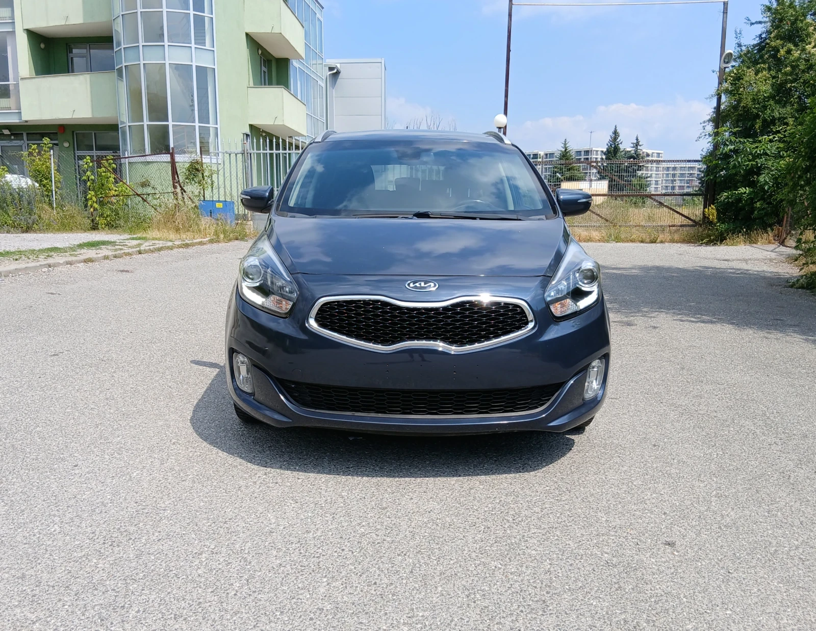 Kia Carens 1.6 135к.с. 6+ 1 м. Камера, снимка 2 - Автомобили и джипове - 55067857