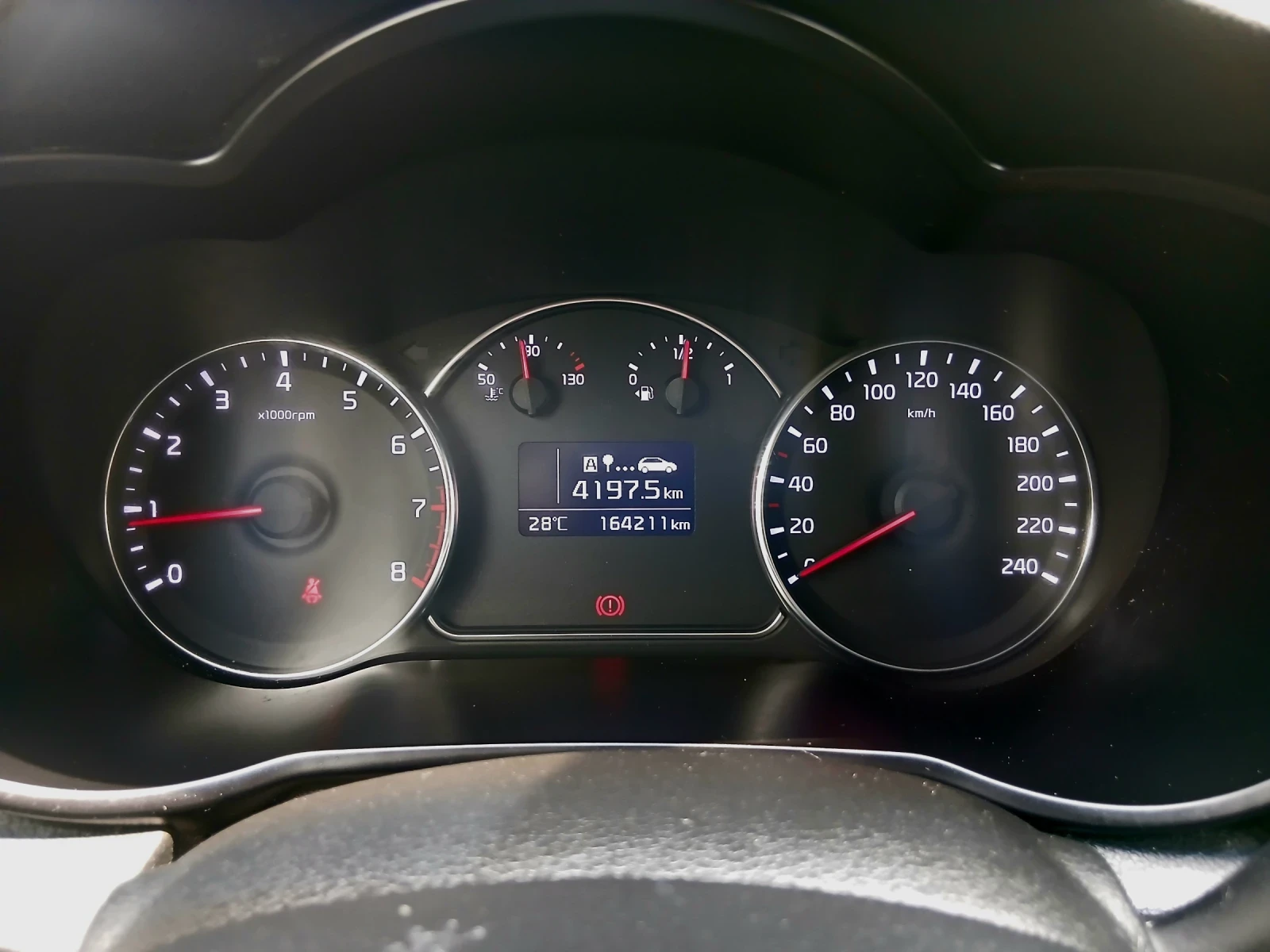 Kia Carens 1.6 135к.с. 6+ 1 м. Камера, снимка 11 - Автомобили и джипове - 55067857