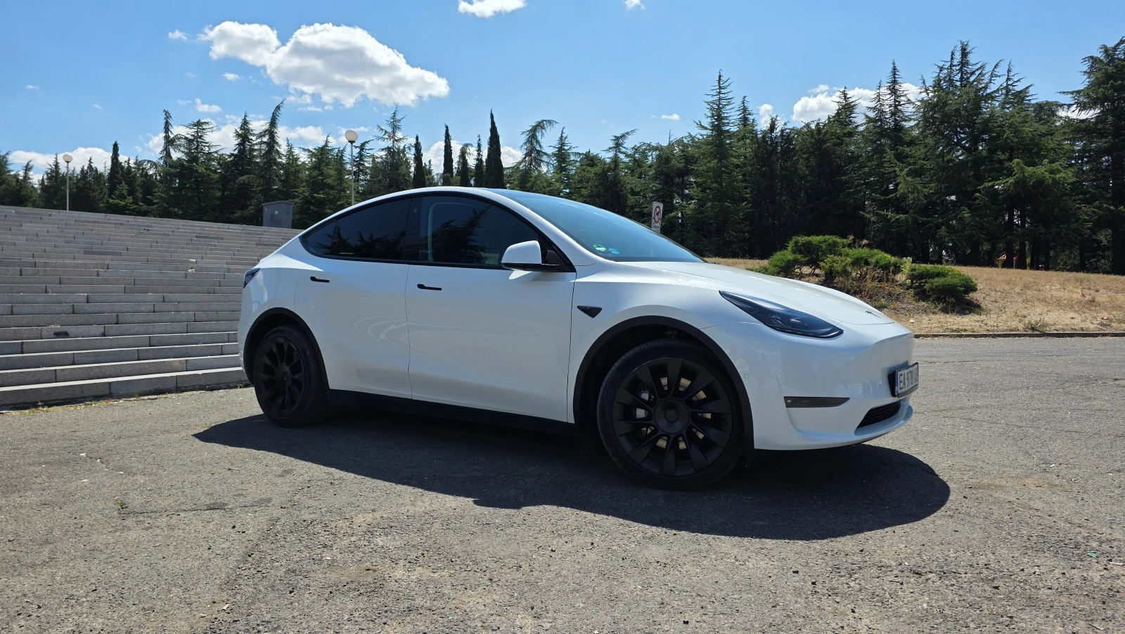 Tesla Model Y Long Range, снимка 2 - Автомобили и джипове - 55674828