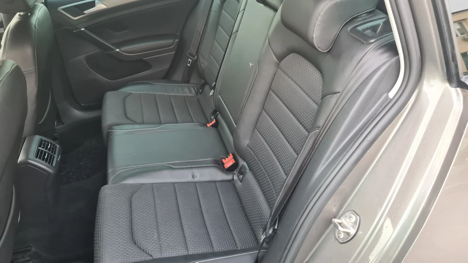 VW Golf High line TDI 110кс, снимка 9 - Автомобили и джипове - 56251335