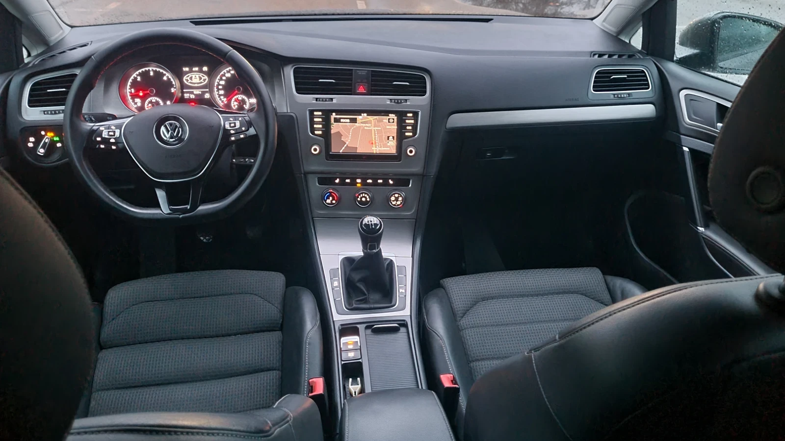 VW Golf High line TDI 110кс, снимка 5 - Автомобили и джипове - 56251335