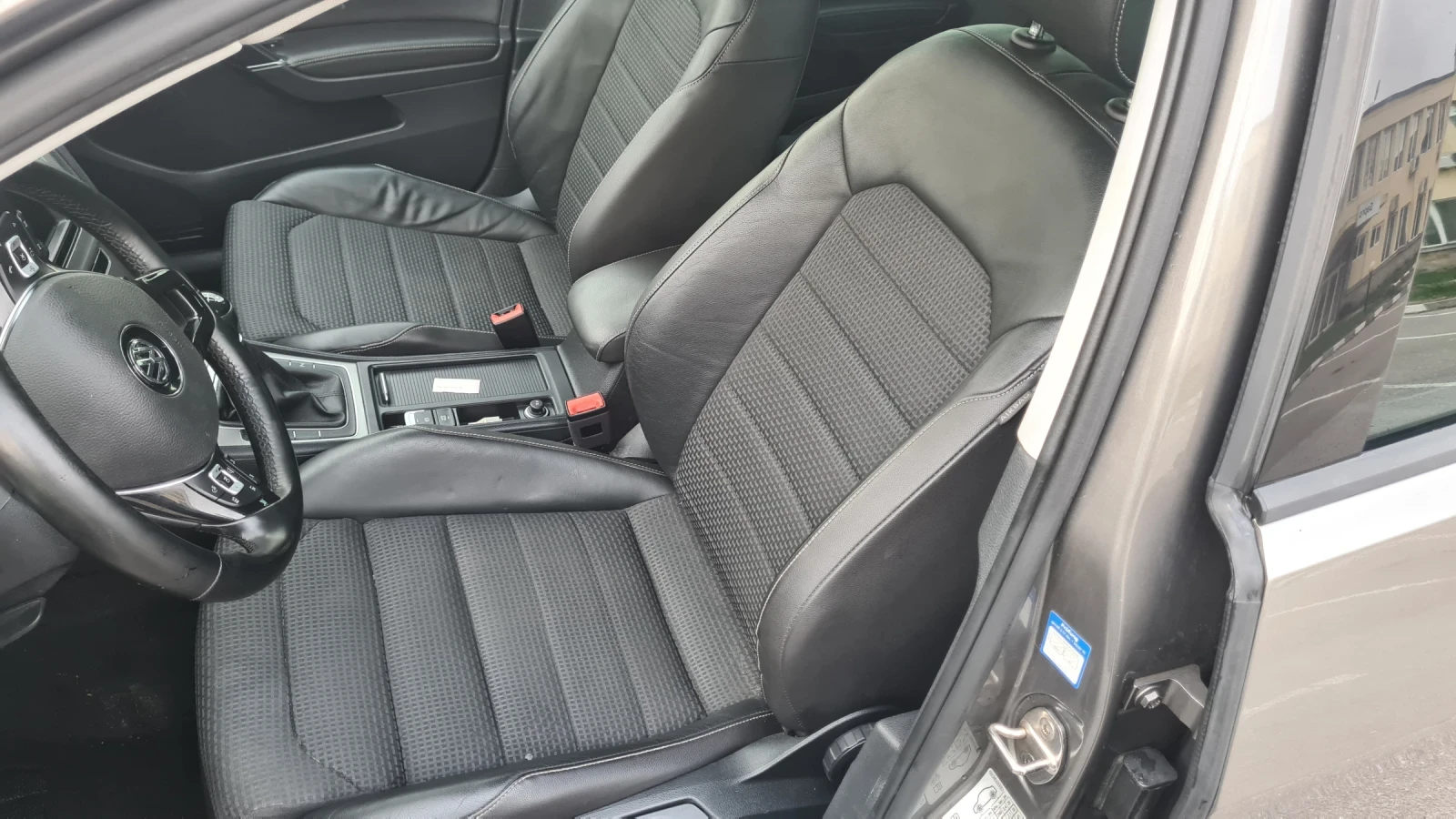VW Golf High line TDI 110кс, снимка 8 - Автомобили и джипове - 56251335