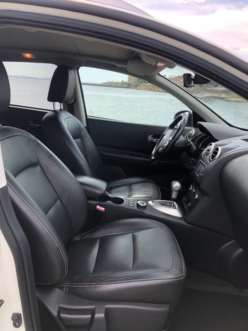 Nissan Qashqai 2.0i 4x4 Automat Full Swiss, снимка 10 - Автомобили и джипове - 47231596