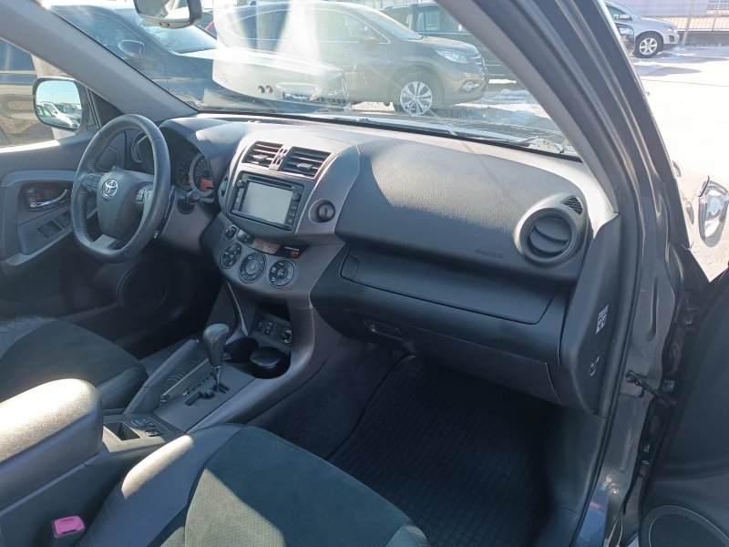 Toyota Rav4 2.2 D, снимка 10 - Автомобили и джипове - 48843350