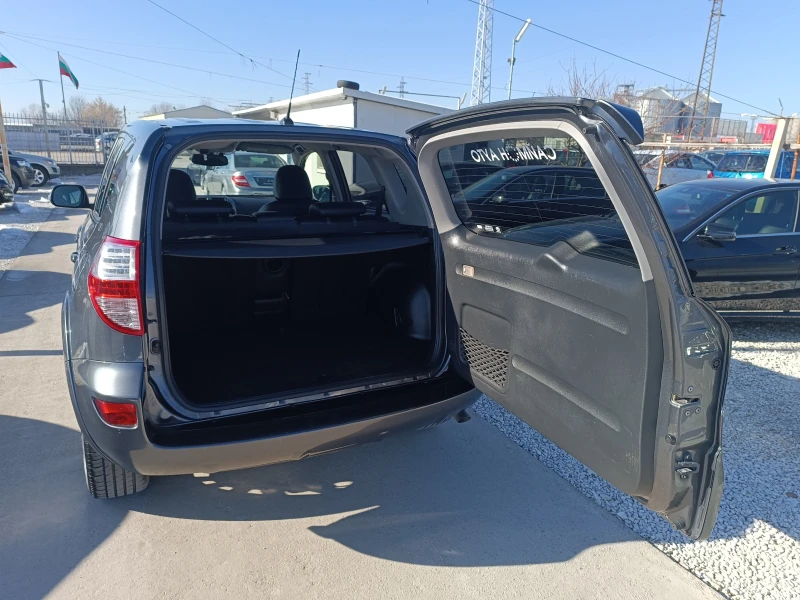 Toyota Rav4 2.2 D, снимка 15 - Автомобили и джипове - 48843350