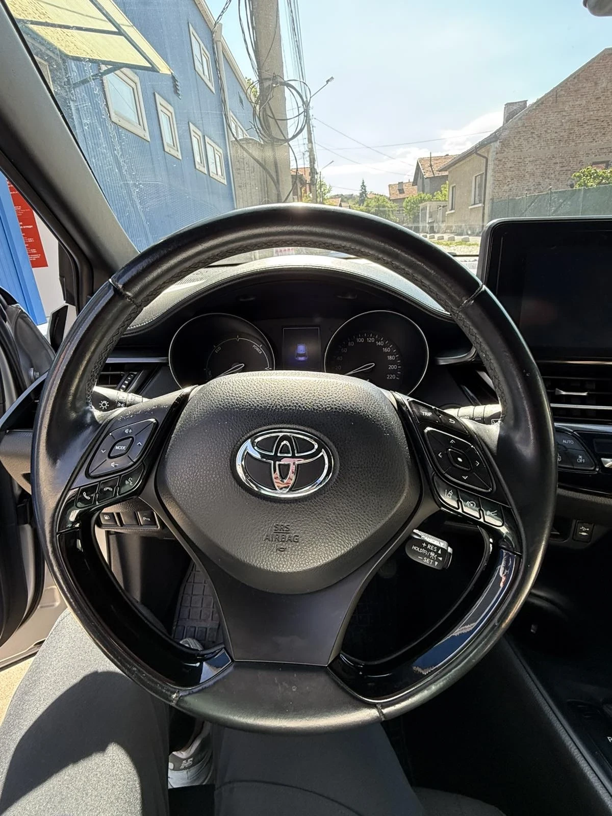 Toyota C-HR 1.8 Hybrid - изображение 8
