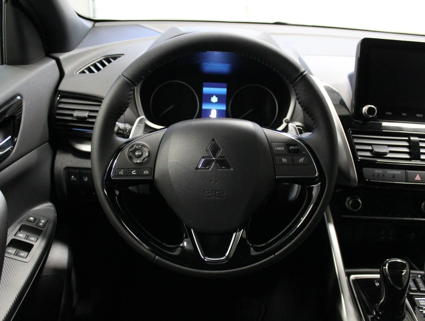 Mitsubishi Eclipse Cross НОВ!/2.4PHEV/4X4/PLUS/CAM/NAVI/BI LED/114e - изображение 9