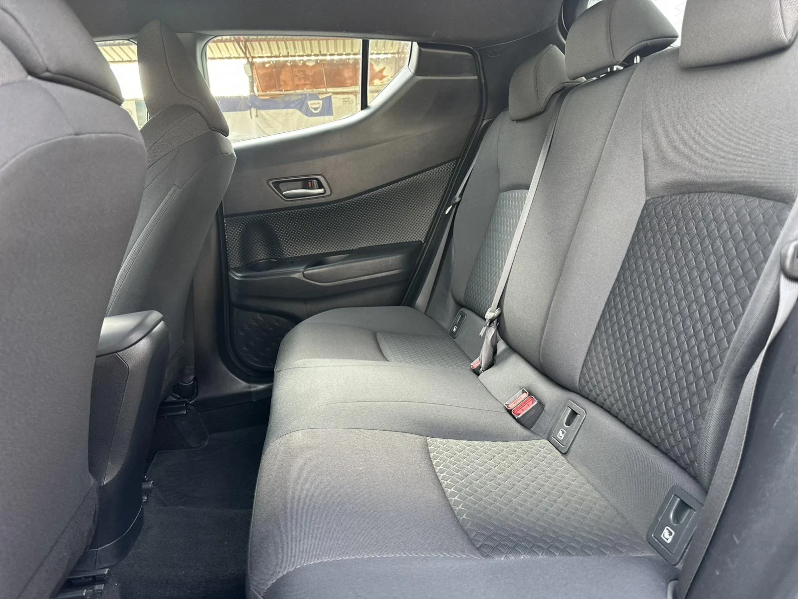 Toyota C-HR  1.8 HYBRID 122ps. Keyless & GO , ГАРАНЦИЯ !, снимка 9 - Автомобили и джипове - 53709770