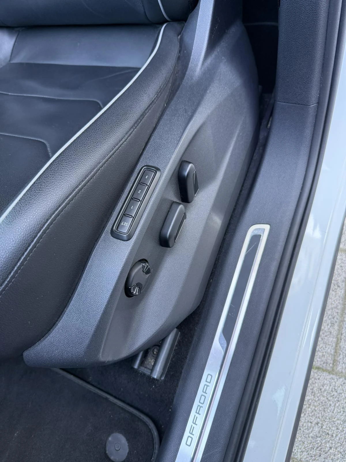 VW Tiguan 2.0 TDI, снимка 13 - Автомобили и джипове - 54354889