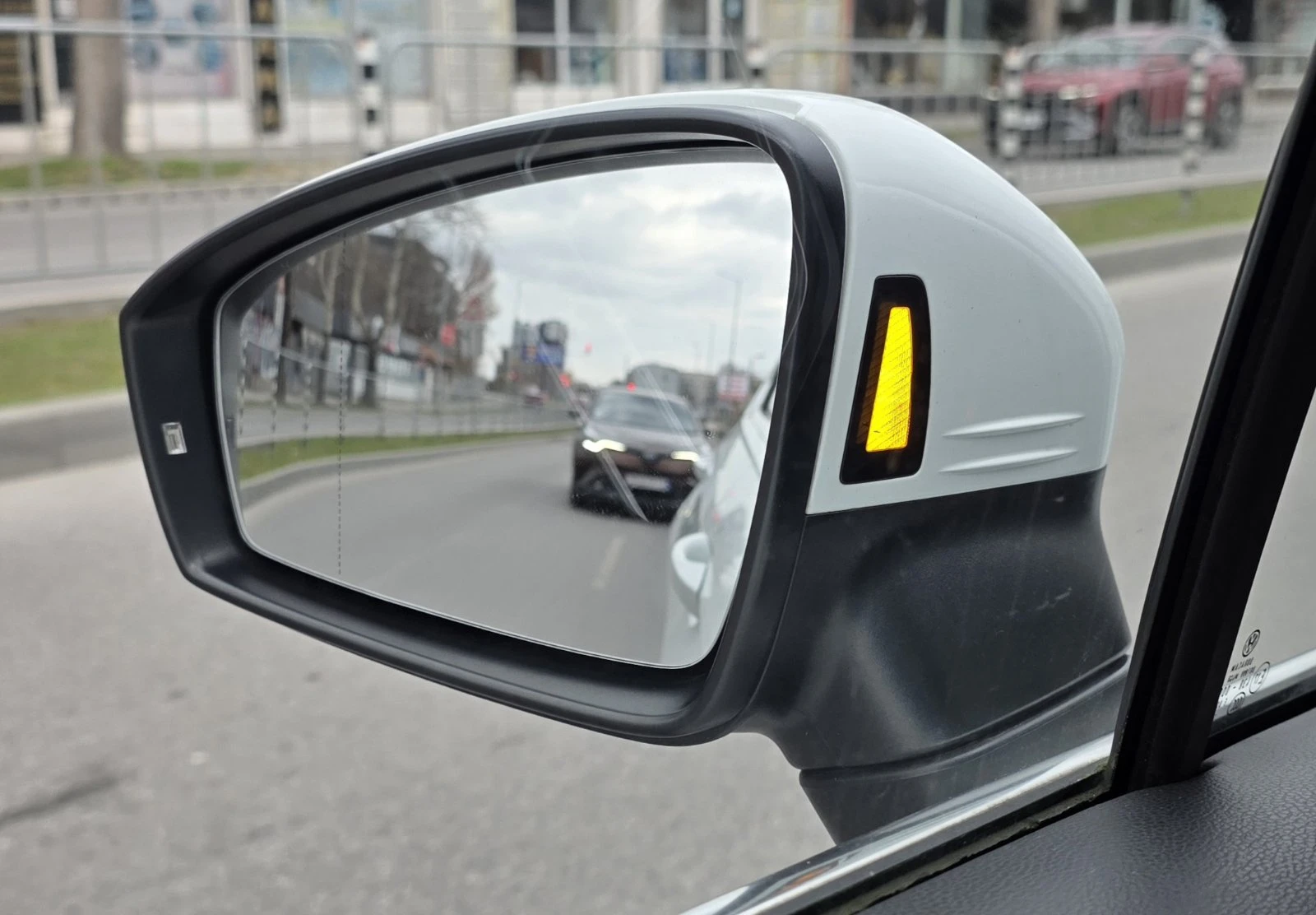 VW Tiguan 2.0 TDI, снимка 15 - Автомобили и джипове - 54354889