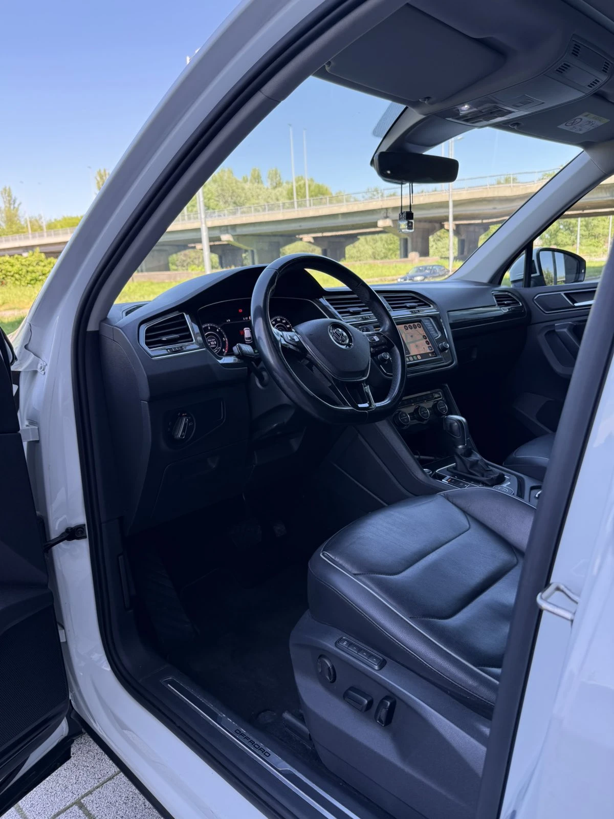 VW Tiguan 2.0 TDI, снимка 9 - Автомобили и джипове - 54354889