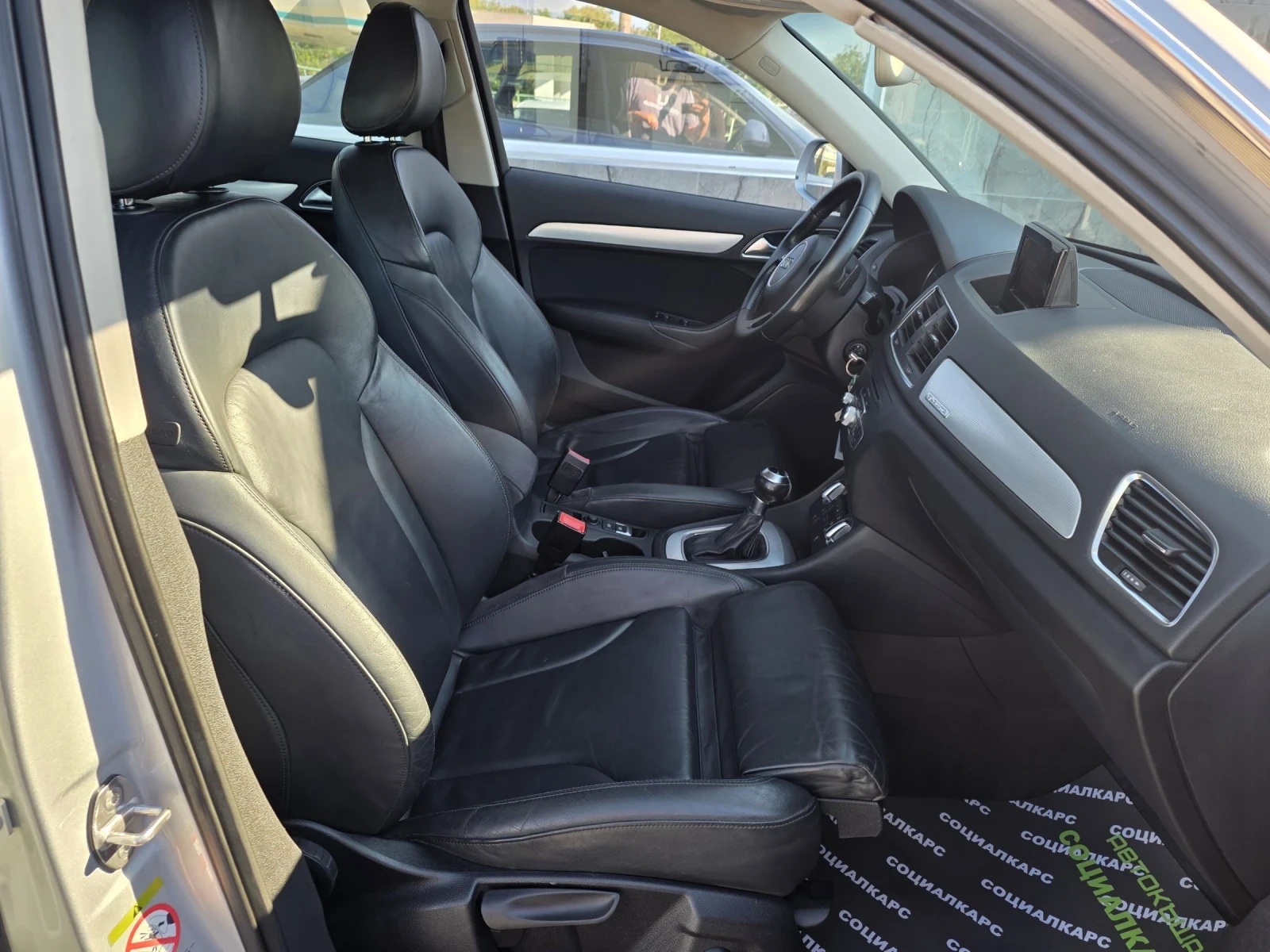 Audi Q3 2.0tdi quattro , снимка 15 - Автомобили и джипове - 54576652