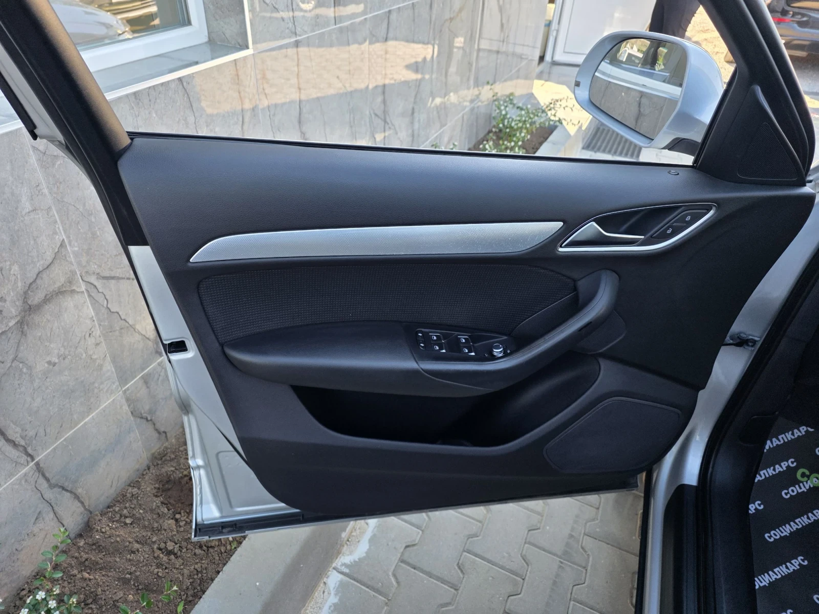 Audi Q3 2.0tdi quattro , снимка 9 - Автомобили и джипове - 54576652