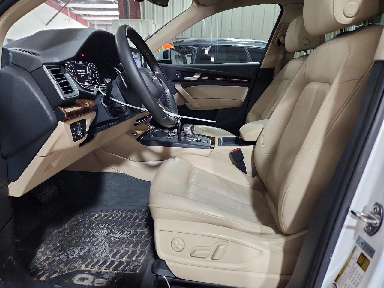 Audi Q5 2.0l Premium Plus, снимка 7 - Автомобили и джипове - 55094099