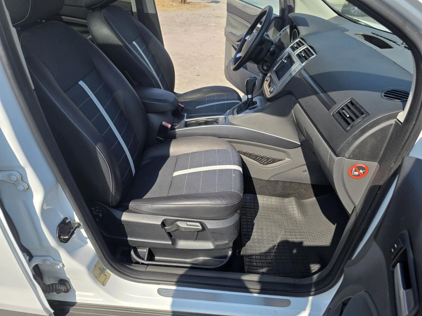 Ford Kuga 2.0 TDCI AUTOMAT , снимка 9 - Автомобили и джипове - 55650961