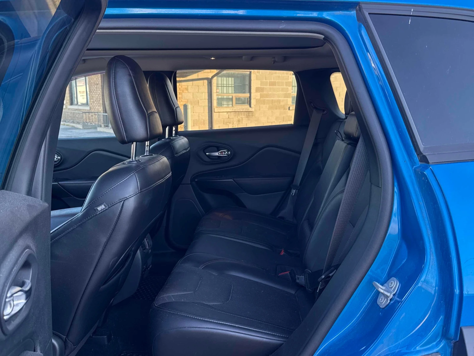 Jeep Cherokee * Trailhawk Elite * CARFAX * ОПЦИЯ ЗА ФИНАНСИРАНЕ , снимка 12 - Автомобили и джипове - 55988970