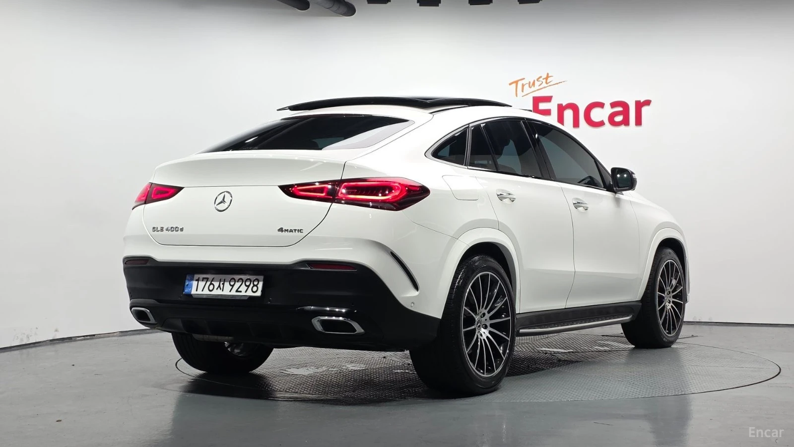 Mercedes-Benz GLE 400 AMG Line| AIR| DISTRO| ОБДУХ| 360| HUD| 3 AC| , снимка 4 - Автомобили и джипове - 56135909