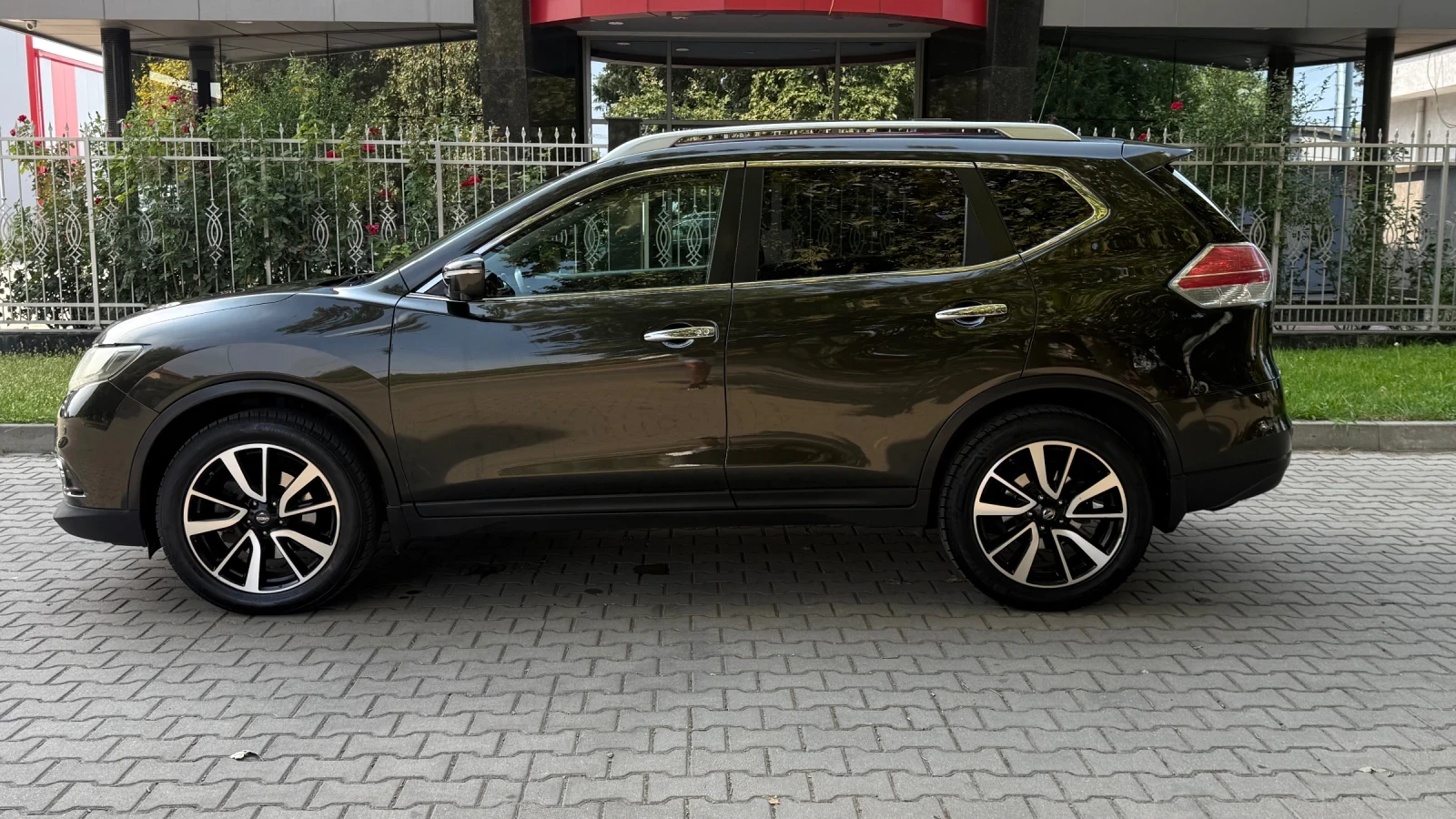 Nissan X-trail 1.6* KeyLess* Pano* 360, снимка 5 - Автомобили и джипове - 56235801