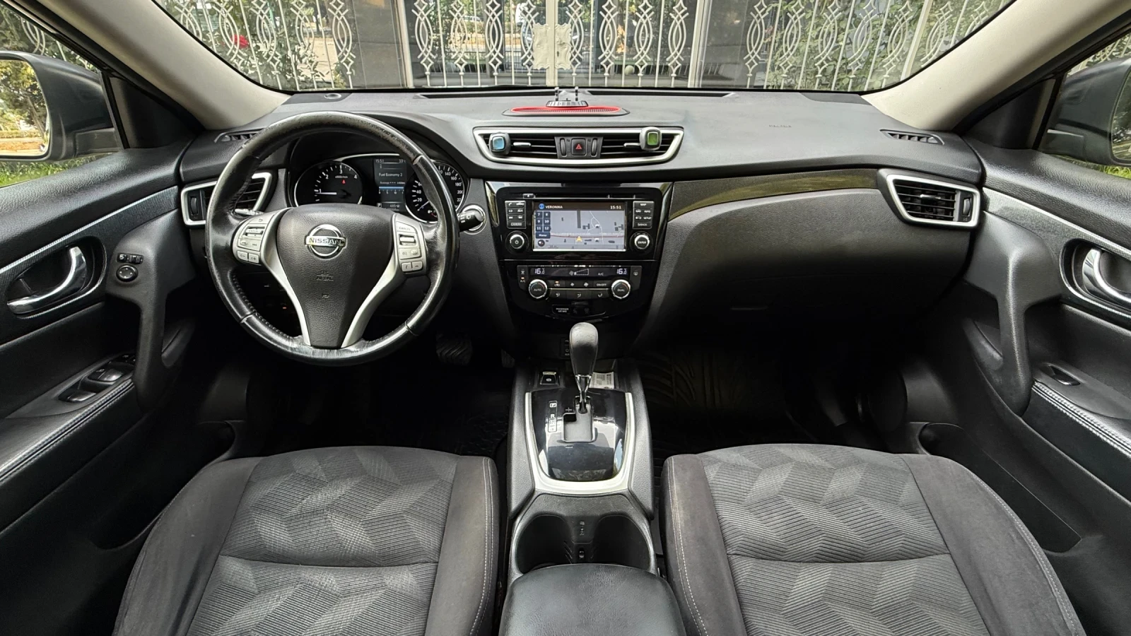 Nissan X-trail 1.6* KeyLess* Pano* 360, снимка 13 - Автомобили и джипове - 56235801
