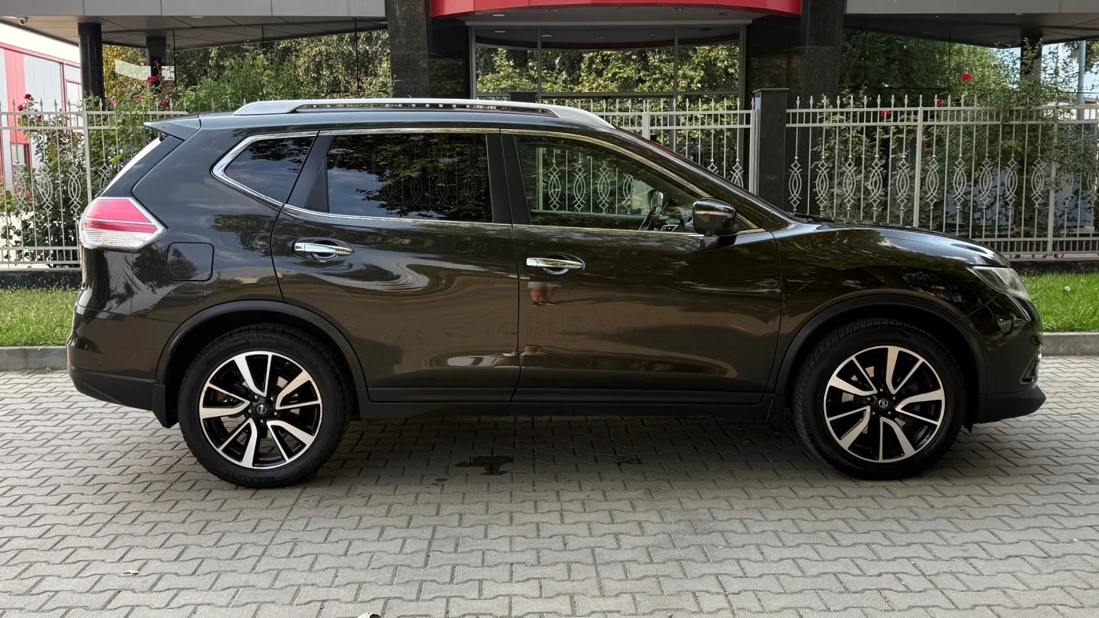 Nissan X-trail 1.6* KeyLess* Pano* 360, снимка 6 - Автомобили и джипове - 56235801