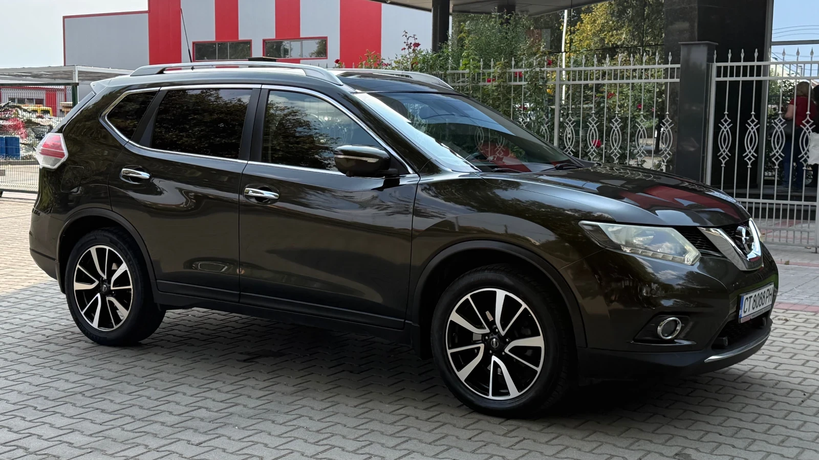 Nissan X-trail 1.6* KeyLess* Pano* 360, снимка 2 - Автомобили и джипове - 56235801