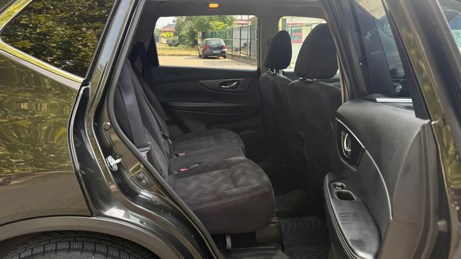 Nissan X-trail 1.6* KeyLess* Pano* 360, снимка 12 - Автомобили и джипове - 56235801