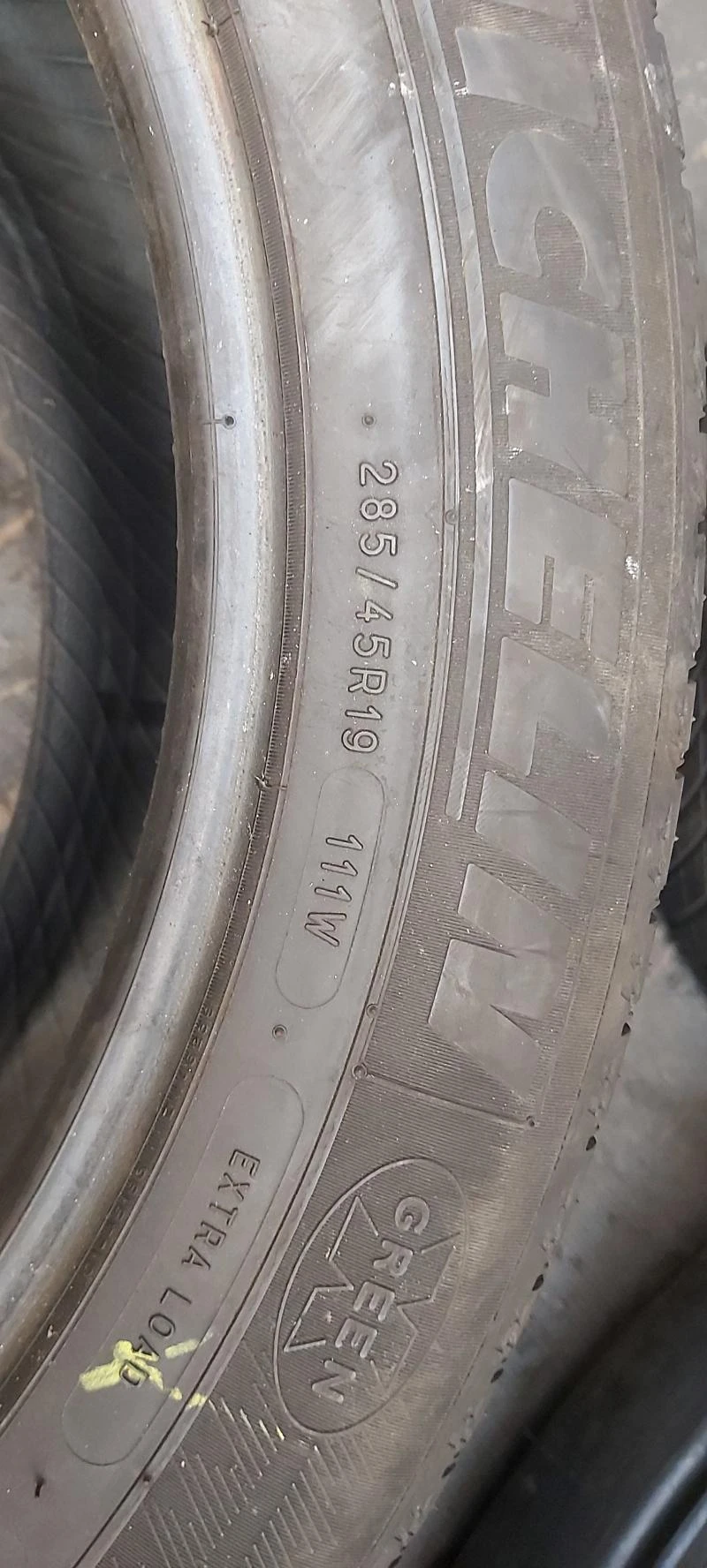 Гуми Летни 285/35R21, снимка 6 - Гуми и джанти - 31152157