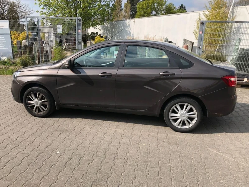 Lada Vesta 1.6 бензин 106 кс, СЕДАН, ЕВРО 6, КЛИМАТРОНИК, снимка 3 - Автомобили и джипове - 47411339