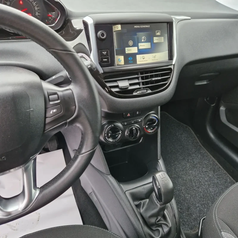 Peugeot 208 1.6HDi 92к.с, снимка 8 - Автомобили и джипове - 48335377