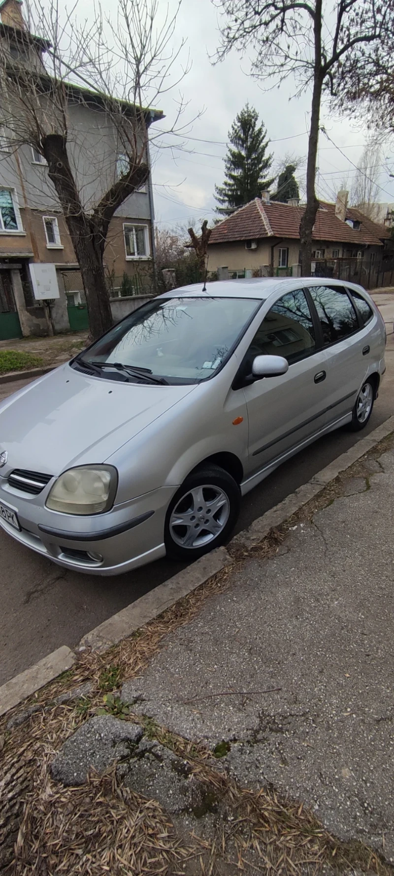 Nissan Almera tino, снимка 2 - Автомобили и джипове - 48930557