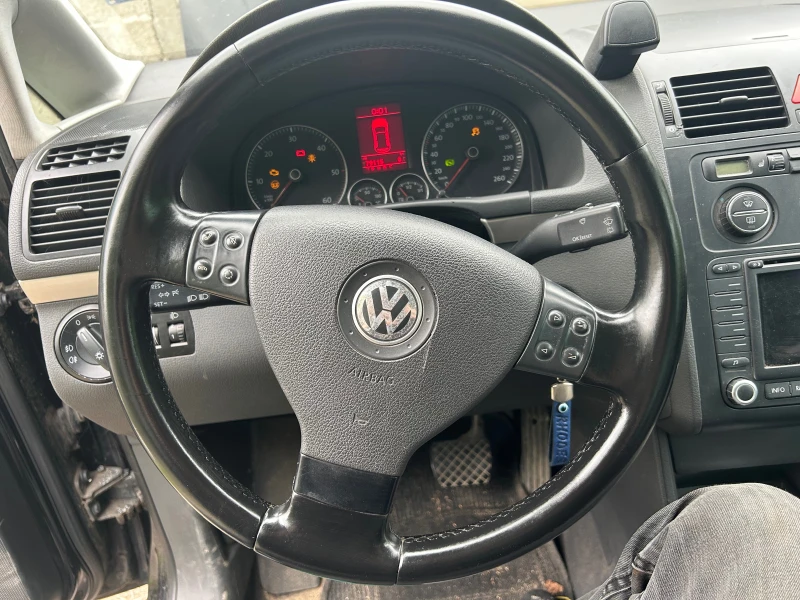 VW Touran 2.0 TDI, снимка 5 - Автомобили и джипове - 52900547