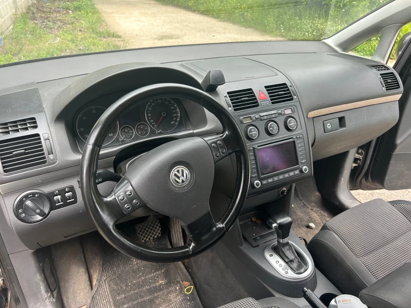 VW Touran 2.0 TDI, снимка 8 - Автомобили и джипове - 52900547